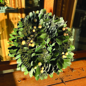 Osbourne Mistletoe Christmas Wreath - 27cm